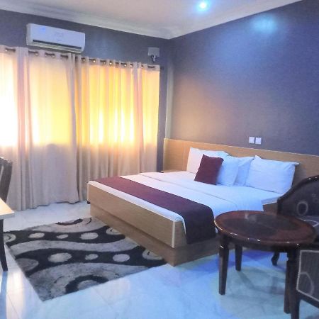 Fawzy Hotel Ιμπαντάν Εξωτερικό φωτογραφία