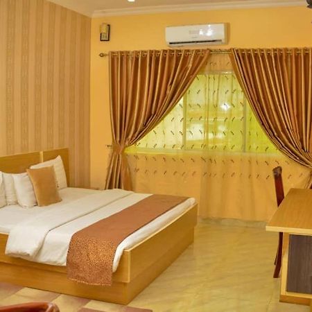 Fawzy Hotel Ιμπαντάν Εξωτερικό φωτογραφία