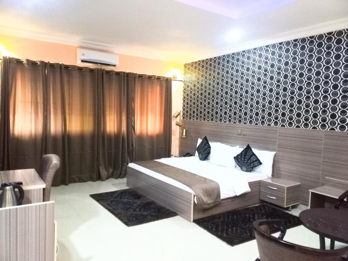 Fawzy Hotel Ιμπαντάν Εξωτερικό φωτογραφία