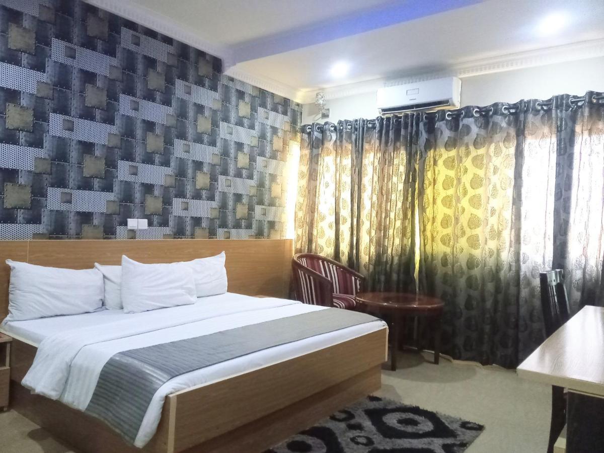 Fawzy Hotel Ιμπαντάν Εξωτερικό φωτογραφία