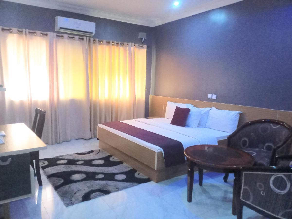 Fawzy Hotel Ιμπαντάν Εξωτερικό φωτογραφία