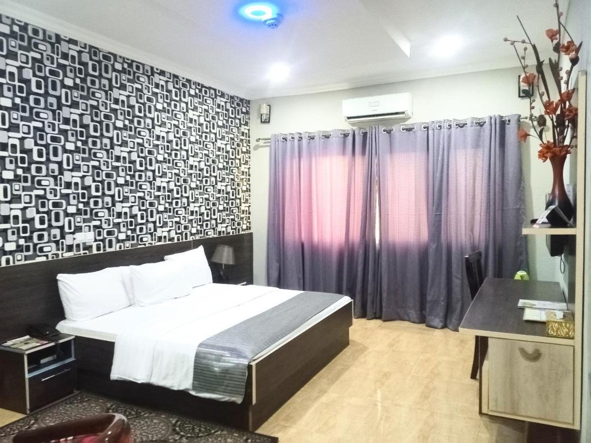 Fawzy Hotel Ιμπαντάν Εξωτερικό φωτογραφία