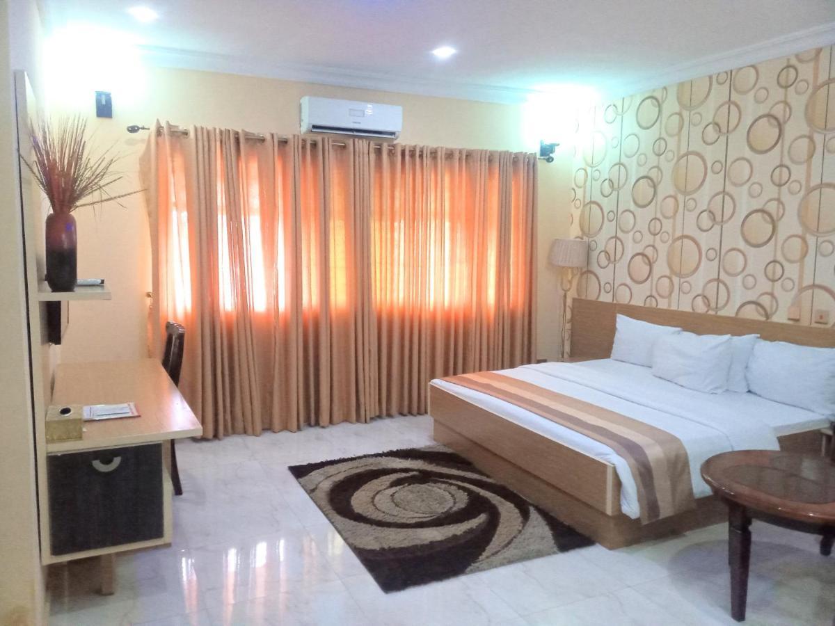 Fawzy Hotel Ιμπαντάν Εξωτερικό φωτογραφία