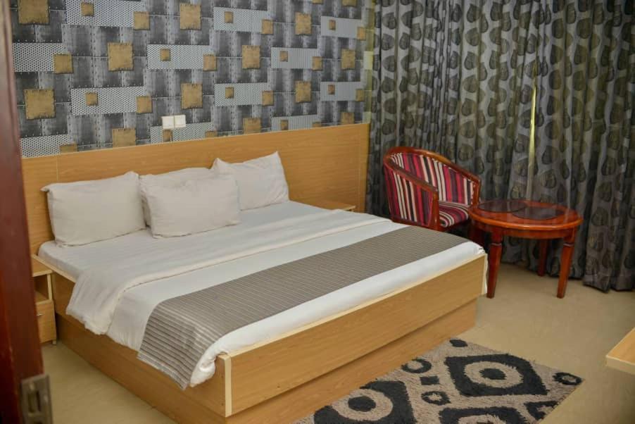 Fawzy Hotel Ιμπαντάν Εξωτερικό φωτογραφία