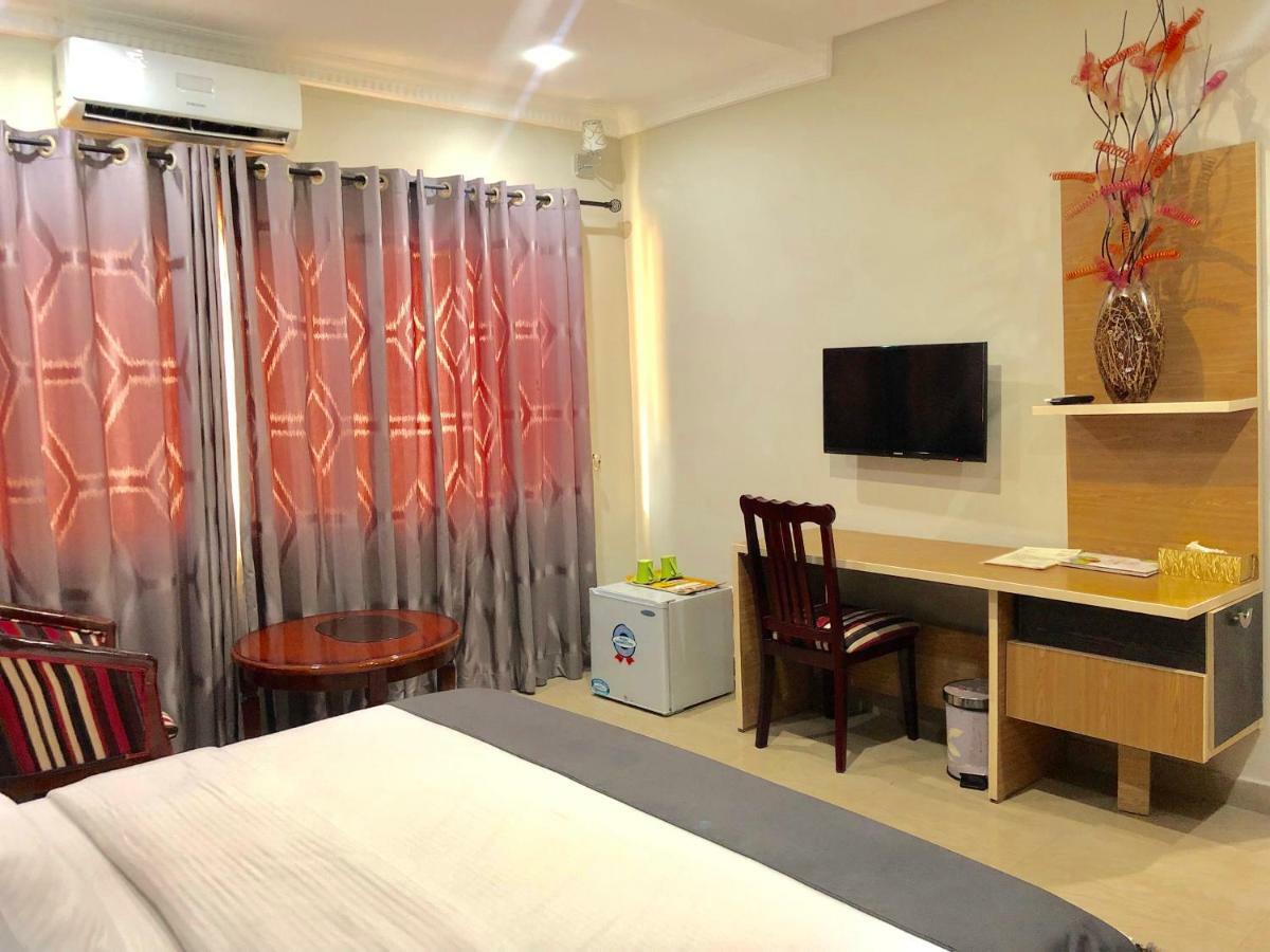 Fawzy Hotel Ιμπαντάν Εξωτερικό φωτογραφία
